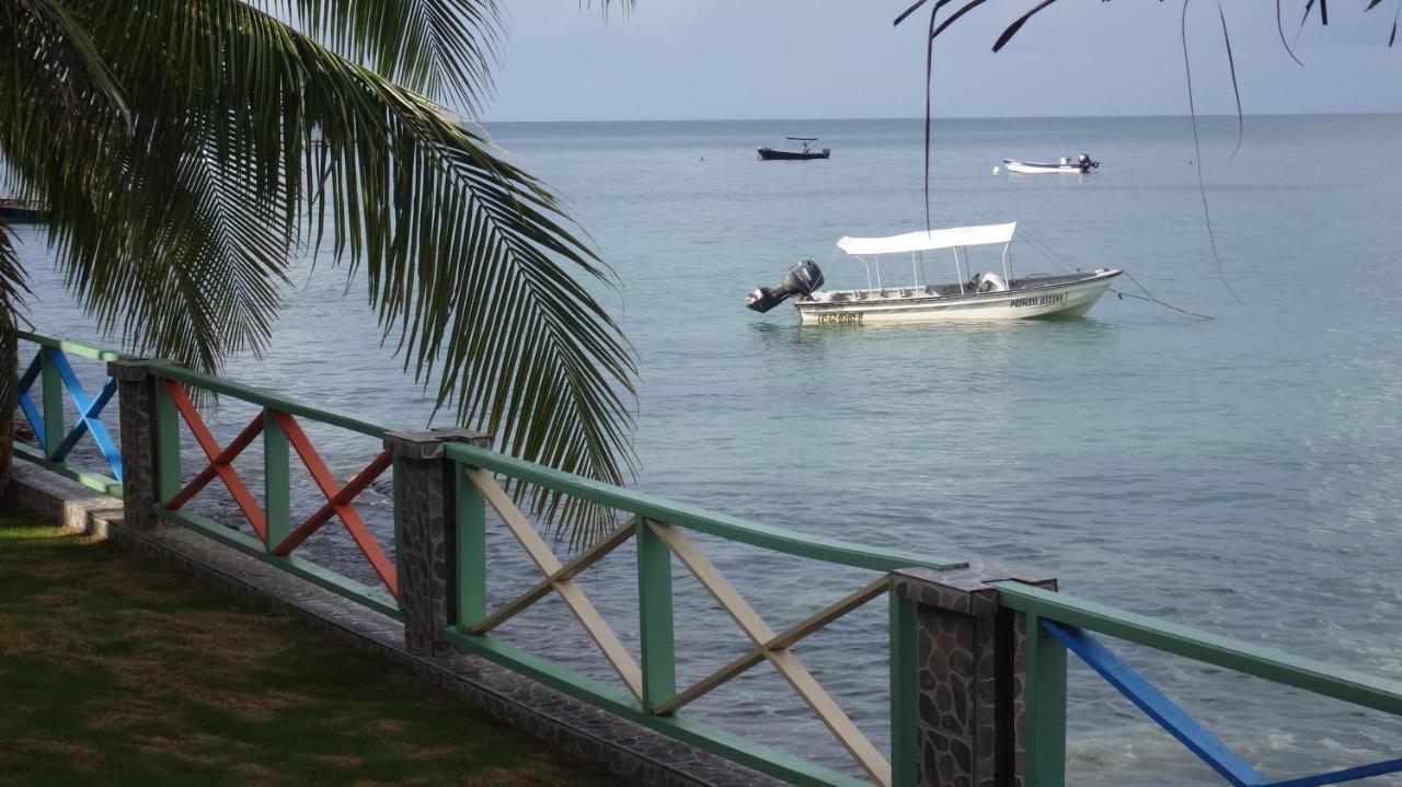 Hotel Posada Del Mar Fresh Water Bay ภายนอก รูปภาพ